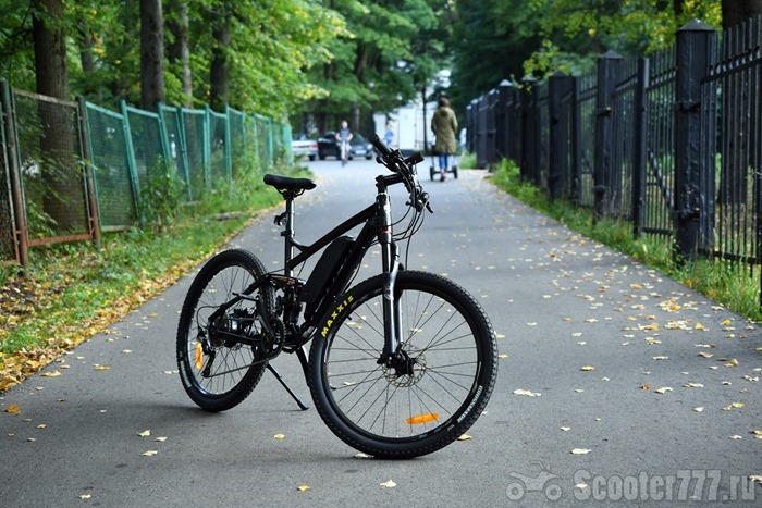 Электровелосипед Twitter в парке